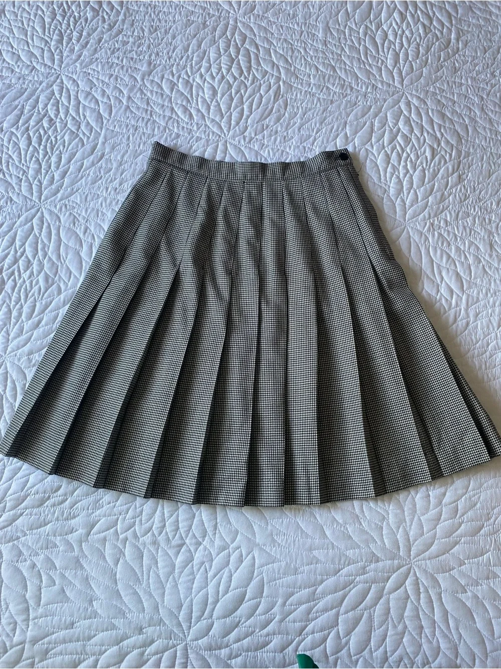 Vintage Pleated Houndstooth Skirt | Academia | Old Money | Timeless - Picture 3 of 7